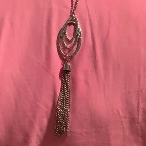 🌹Long silver tone tassel necklace